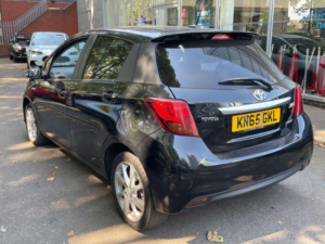 2015 Toyota Yaris 1.5 Vvt-H Sport E-CVT Euro 6 5dr in Black — image 3