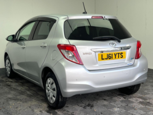 2011 Toyota Yaris 1.33 Dual Vvt-I Tr Multidrive S Euro 5 5dr in Silver — image 4