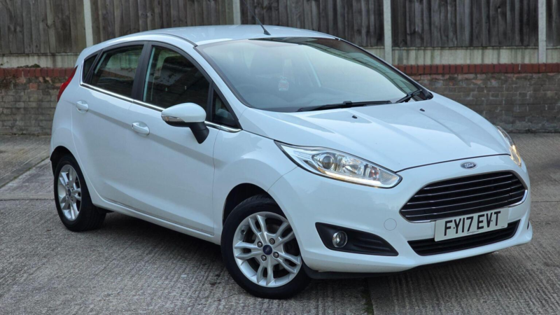 2017 Ford Fiesta 1.25 Zetec Euro 6 5dr in White — image 1