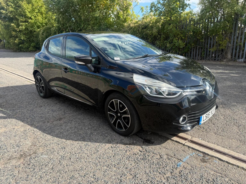 2015 Renault Clio 0.9 Tce Dynamique Medianav Euro 5 (s/s) 5dr in Black — image 1