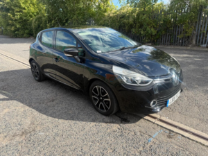 2015 Renault Clio 0.9 Tce Dynamique Medianav Euro 5 (s/s) 5dr in Black — image 2