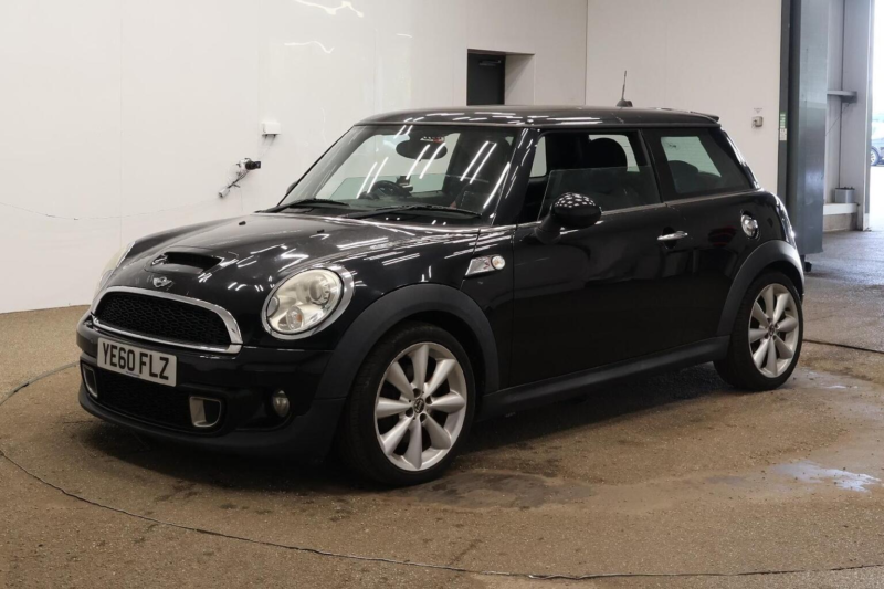 2010 MINI Hatch 1.6 Cooper S Steptronic Euro 5 3dr in Black — image 1