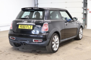 2010 MINI Hatch 1.6 Cooper S Steptronic Euro 5 3dr in Black — image 3