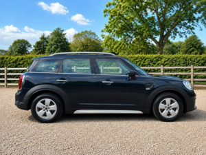2022 MINI Countryman 1.5 Countryman Cooper Classic in Black — image 5