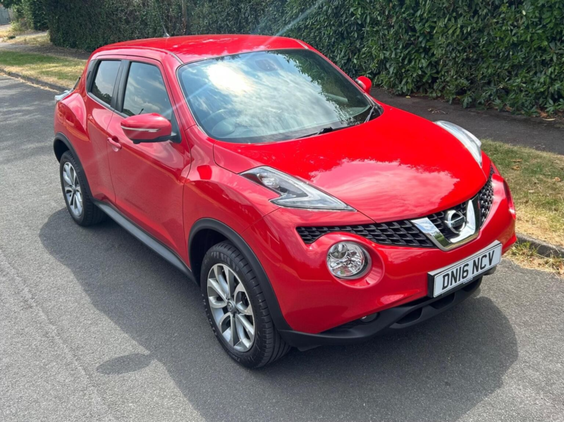 2016 Nissan Juke 1.6 Tekna Xtron Euro 6 5dr in Red — image 1