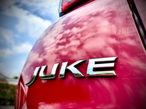 2016 Nissan Juke 1.6 Tekna Xtron Euro 6 5dr in Red — image 4