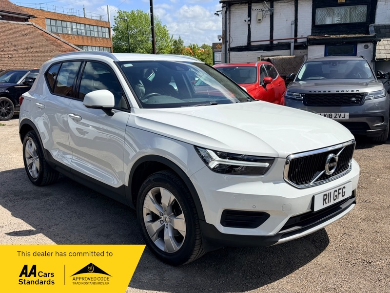 2019 Volvo Xc40 T3 Momentum in White — image 1