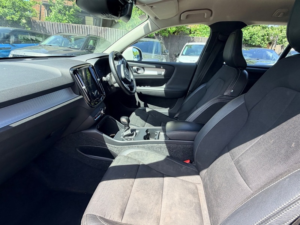 2019 Volvo Xc40 T3 Momentum in White — image 3