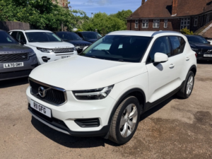 2019 Volvo Xc40 T3 Momentum in White — image 4