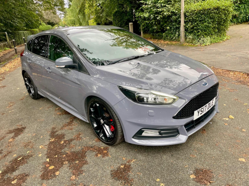 2017 Ford Focus 2.0t Ecoboost St-3 Euro 6 (s/s) 5dr in Grey — image 1