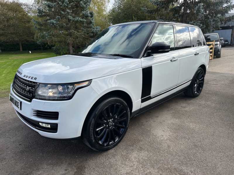 2013 Land Rover Range Rover 4.4 Sd V8 Vogue Se in White — image 1