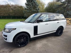 2013 Land Rover Range Rover 4.4 Sd V8 Vogue Se in White — image 3