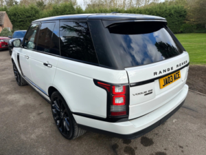 2013 Land Rover Range Rover 4.4 Sd V8 Vogue Se in White — image 4