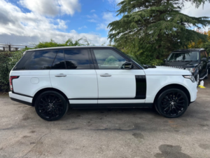 2013 Land Rover Range Rover 4.4 Sd V8 Vogue Se in White — image 6
