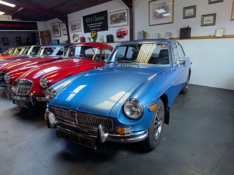 1973 MG Mgb Gt 1.8 - Overdrive in Blue — image 1