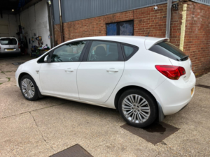 2011 Vauxhall Astra 1.4 16v Excite in White — image 2