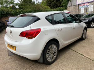 2011 Vauxhall Astra 1.4 16v Excite in White — image 4