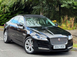 2017 Jaguar Xf 2.0d Portfolio Saloon 4dr Diesel Auto AWD Euro 6 (s/s) (240 Ps) in Black — image 3