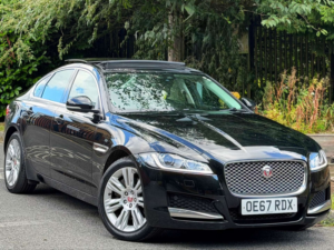 2017 Jaguar Xf 2.0d Portfolio Saloon 4dr Diesel Auto AWD Euro 6 (s/s) (240 Ps) in Black — image 4