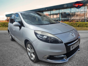 2013 Renault Scenic 1.5 Dci Dynamique Tomtom in Silver — image 2