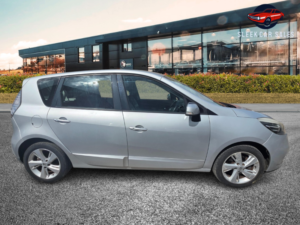 2013 Renault Scenic 1.5 Dci Dynamique Tomtom in Silver — image 3