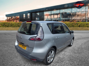 2013 Renault Scenic 1.5 Dci Dynamique Tomtom in Silver — image 4
