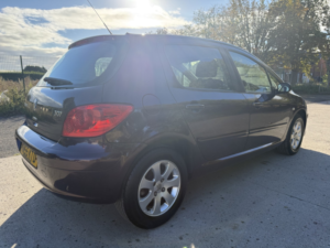 2005 Peugeot 307 1.6 16v S in Red — image 5