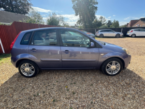 2007 Ford Fiesta 1.4 Ghia Hatchback 5dr Petrol Manual (147 G/km, 79 Bhp) in Purple — image 5