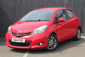 2014 Toyota Yaris 1.3 Dual Vvt-I Icon Plus in Red — image 3