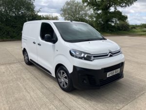 2019 Citroen Dispatch 1.5 Bluehdi 1000 Enterprise Xs Plus Vat in White — image 2