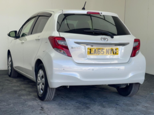 2015 Toyota Yaris 1.33 Dual Vvt-I Icon Plus Multidrive S Euro 5 5dr in White — image 3