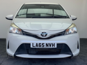 2015 Toyota Yaris 1.33 Dual Vvt-I Icon Plus Multidrive S Euro 5 5dr in White — image 4