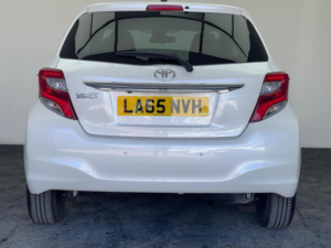 2015 Toyota Yaris 1.33 Dual Vvt-I Icon Plus Multidrive S Euro 5 5dr in White — image 5