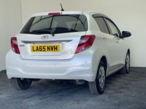 2015 Toyota Yaris 1.33 Dual Vvt-I Icon Plus Multidrive S Euro 5 5dr in White — image 6