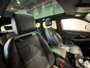 2021 Land Rover Range Rover Evoque 2.0 D200 Mhev R-Dynamic Se Auto 4WD Euro 6 (s/s) 5dr in Red — image 4