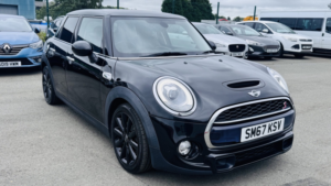 2017 MINI Hatch 2.0 5-Door Hatch Cooper S in Black — image 4
