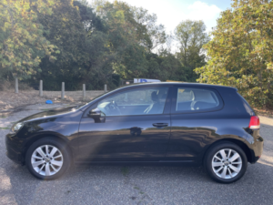 2011 Volkswagen Golf 1.6 Tdi Match 3 Door in Black — image 4