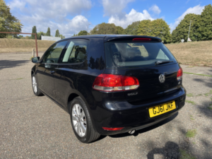 2011 Volkswagen Golf 1.6 Tdi Match 3 Door in Black — image 5