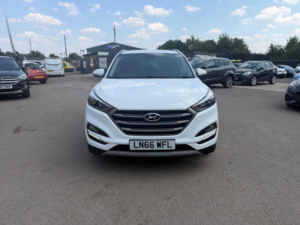 2016 Hyundai Tucson 1.7 Crdi Blue Drive Se Nav Dct Euro 6 (s/s) 5dr in White — image 2