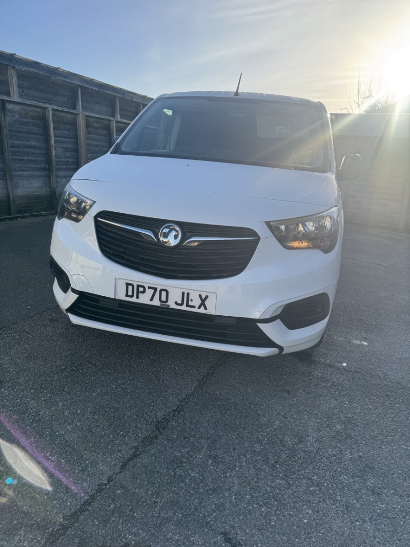 2020 Vauxhall Combo 1.6 Turbo D 2300 Sportive in White — image 1