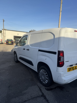 2020 Vauxhall Combo 1.6 Turbo D 2300 Sportive in White — image 6