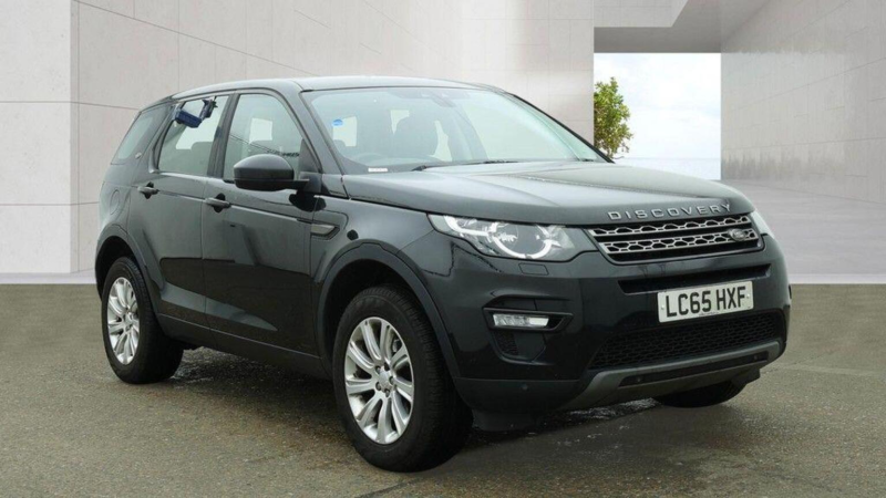 2015 Land Rover Discovery Sport 2.0 Td4 Se Tech Auto 4WD Euro 6 (s/s) 5dr in Black — image 1