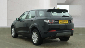 2015 Land Rover Discovery Sport 2.0 Td4 Se Tech Auto 4WD Euro 6 (s/s) 5dr in Black — image 3
