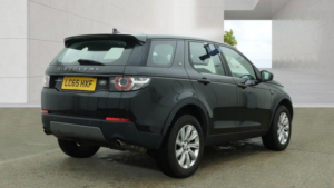 2015 Land Rover Discovery Sport 2.0 Td4 Se Tech Auto 4WD Euro 6 (s/s) 5dr in Black — image 4