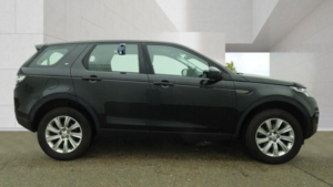 2015 Land Rover Discovery Sport 2.0 Td4 Se Tech Auto 4WD Euro 6 (s/s) 5dr in Black — image 5