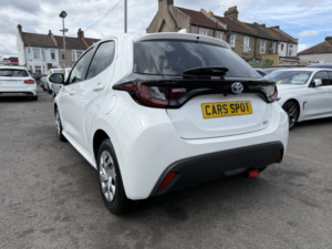 2022 Toyota Yaris 1.5 Vvt-H Design E-CVT Euro 6 (s/s) 5dr in White — image 4
