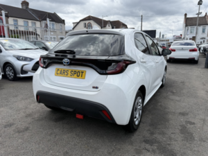 2022 Toyota Yaris 1.5 Vvt-H Design E-CVT Euro 6 (s/s) 5dr in White — image 5
