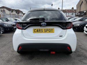 2022 Toyota Yaris 1.5 Vvt-H Design E-CVT Euro 6 (s/s) 5dr in White — image 6