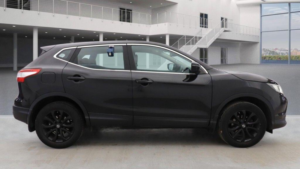 2014 Nissan Qashqai 1.2 Dig-T Visia 2WD Euro 5 (s/s) 5dr in Black — image 5