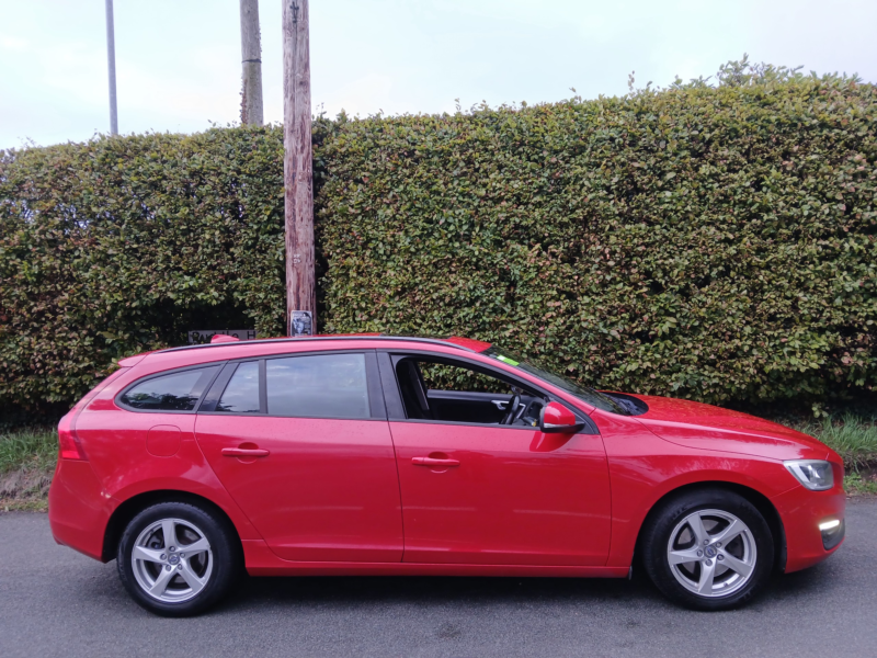 2014 Volvo V60 2.0 D4 Business Edition Estate 5dr Diesel Manual Euro 6 (s/s) (181 Ps) in Red — image 1